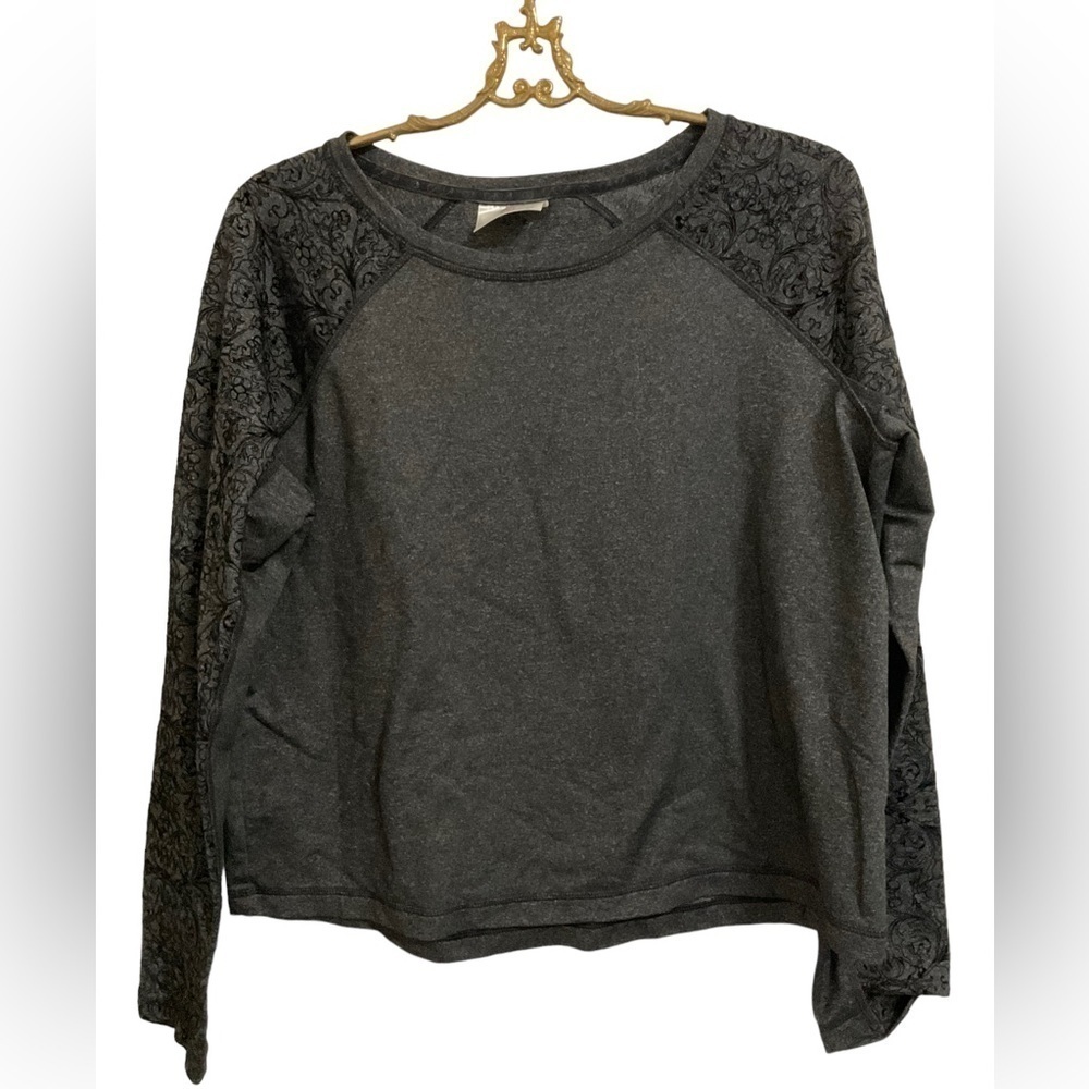 Lightweight Lace Sweatshirt Cali Size Large​​​​​​​​